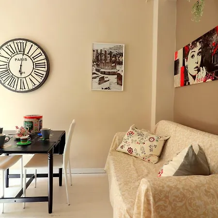 Pamphili Park Romantic Retreat Apartment